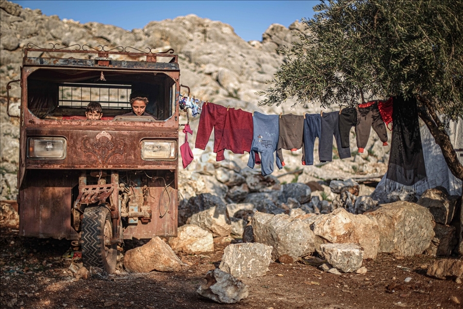 سوريا.. نازحو "مدن الطين" يطالبون بتحويلها لأماكن صالحة للعيش