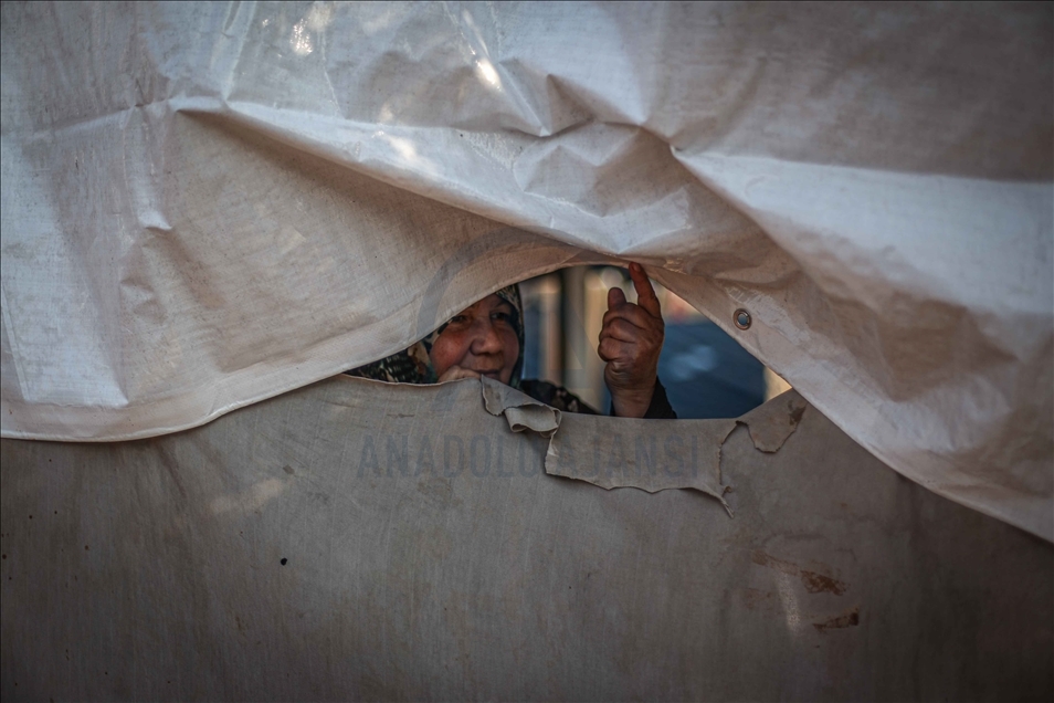 سوريا.. نازحو "مدن الطين" يطالبون بتحويلها لأماكن صالحة للعيش
