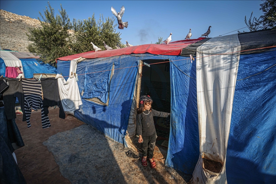 سوريا.. نازحو "مدن الطين" يطالبون بتحويلها لأماكن صالحة للعيش