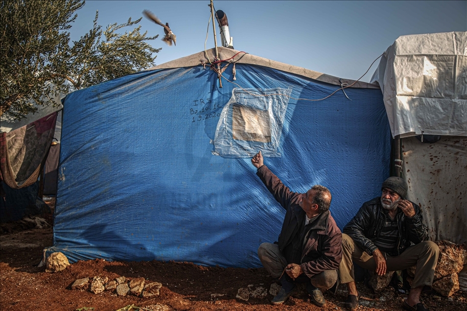 سوريا.. نازحو "مدن الطين" يطالبون بتحويلها لأماكن صالحة للعيش