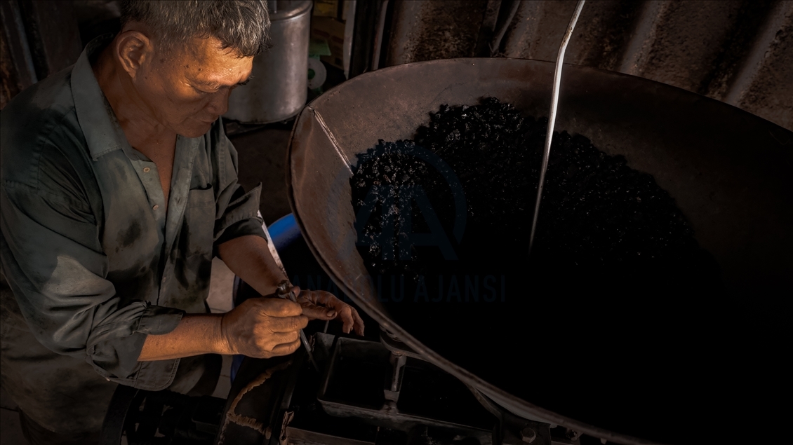 Malaysian coffee factory and 6 decades of traditional roasting