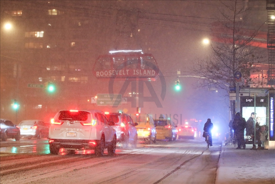 New Yorku mbulohet nga bora