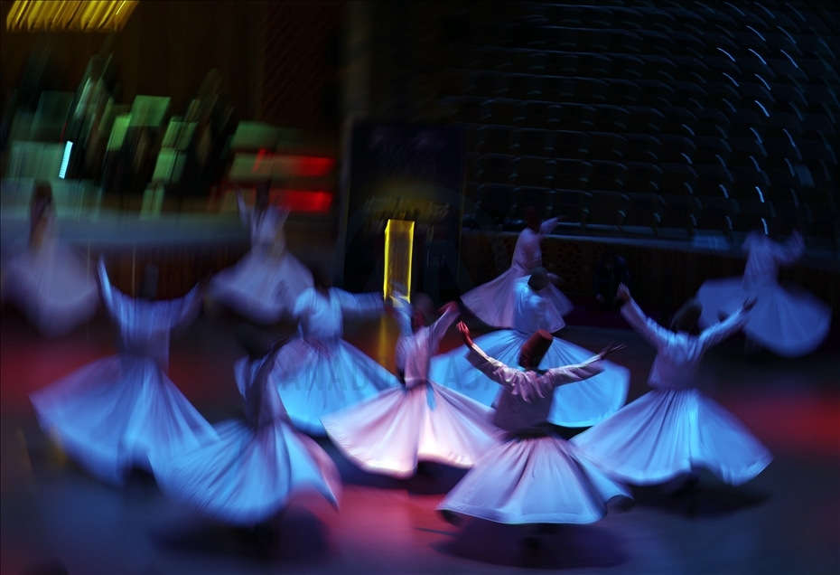 Peringatan upacara ke-747 meninggalnya ulama Sufi Jalaluddin Rumi