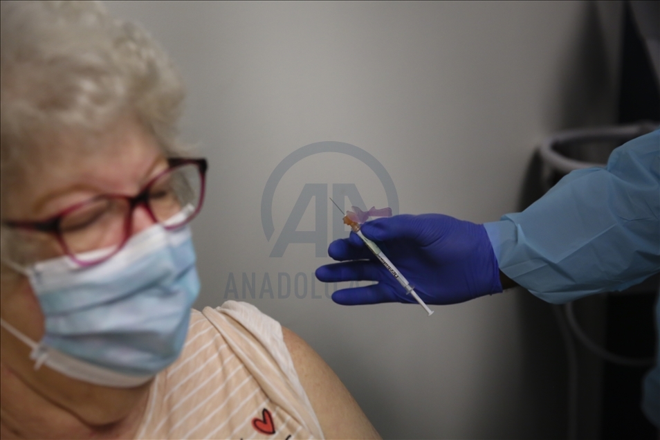ABD'de Pfizer'in Kovid-19 aşılarının dağıtımına devam ediliyor