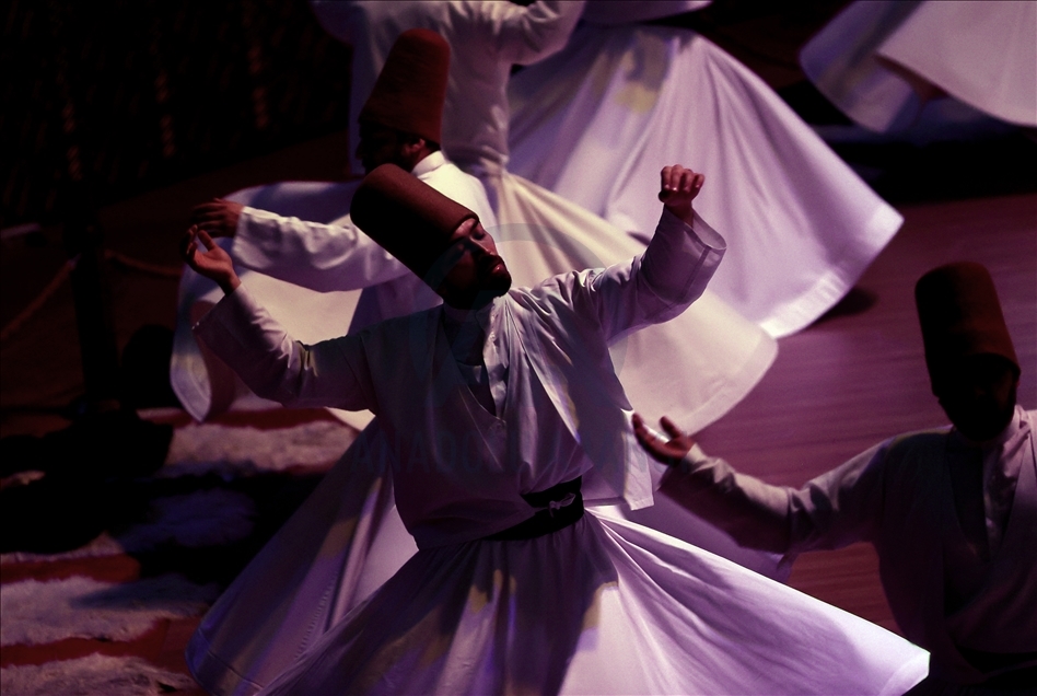 Peringatan upacara ke-747 meninggalnya ulama Sufi Jalaluddin Rumi