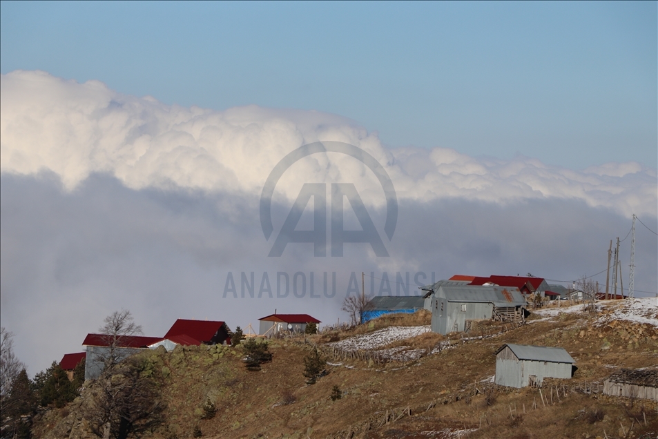 Düzce'nin zirvesindeki kar manzarası havadan görüntülendi