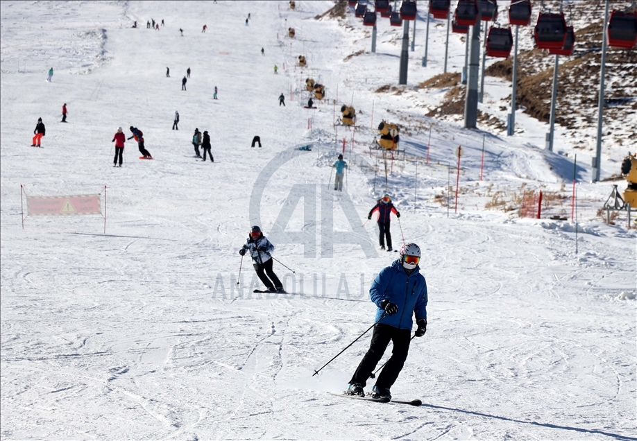 لذت اسکی حرفه‌ای در پیست ارجیس ترکیه 