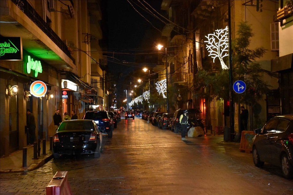 بيروت.. شجرة الميلاد تقطر حزنًا بأول احتفال عقب انفجار المرفأ