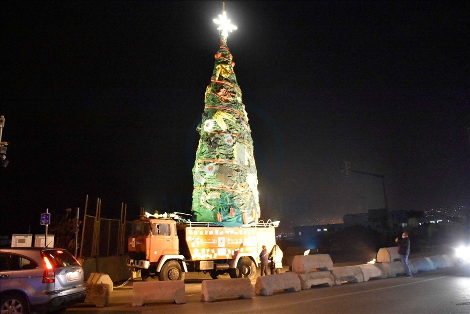 بيروت.. شجرة الميلاد تقطر حزنًا بأول احتفال عقب انفجار المرفأ