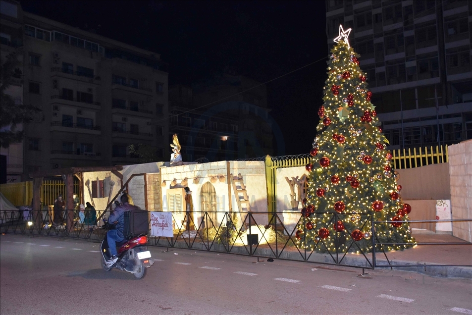 بيروت.. شجرة الميلاد تقطر حزنًا بأول احتفال عقب انفجار المرفأ