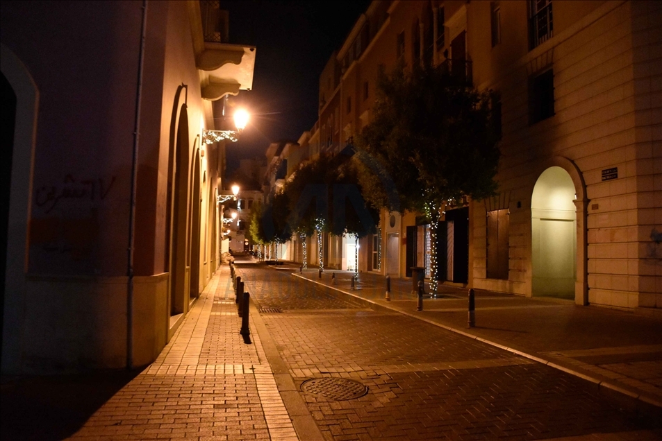 بيروت.. شجرة الميلاد تقطر حزنًا بأول احتفال عقب انفجار المرفأ