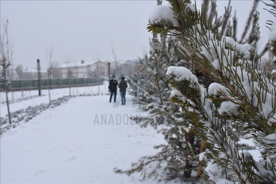 Kars'ta kar yağışı etkili oldu