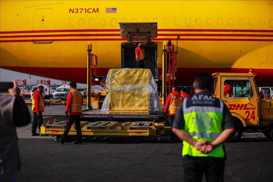 Gelombang pertama pengiriman vaksin Pfizer-BioNTech ke Meksiko