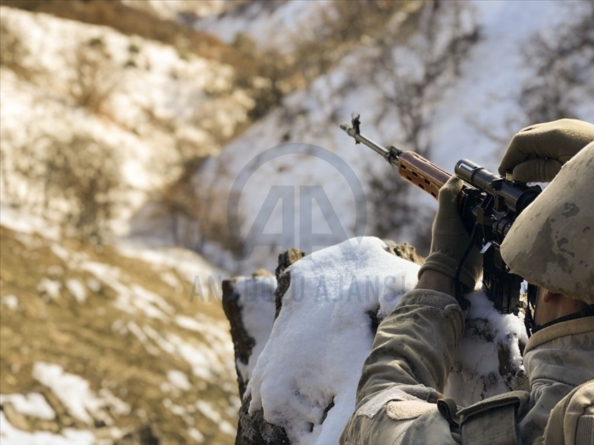 Sivas'ta komandolar soğuk havaya rağmen operasyonlarını sürdürdü