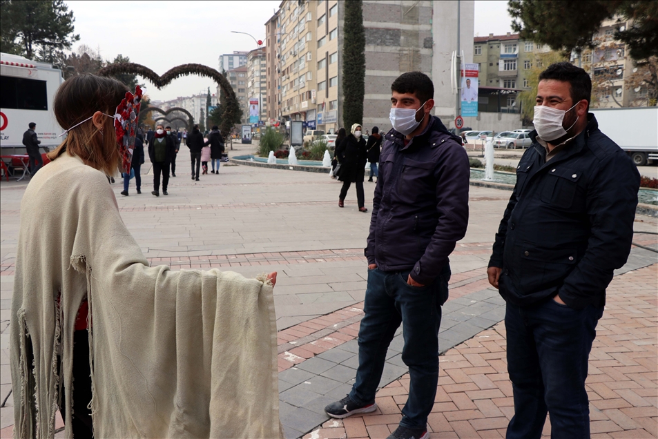A theater in Turkey creates awareness on pandemic