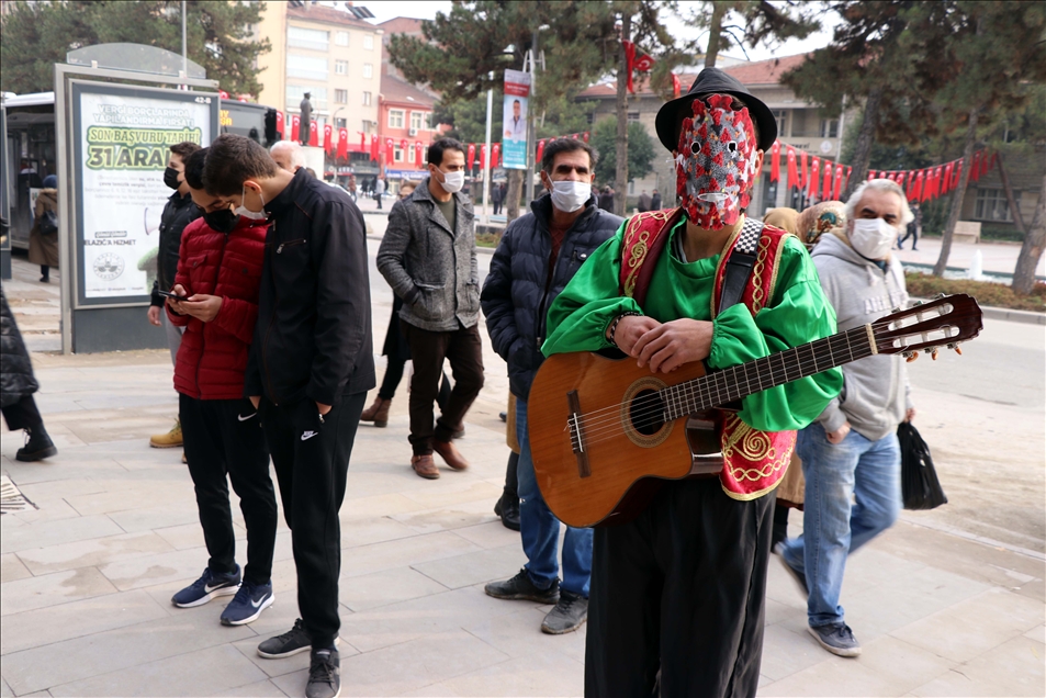A theater in Turkey creates awareness on pandemic