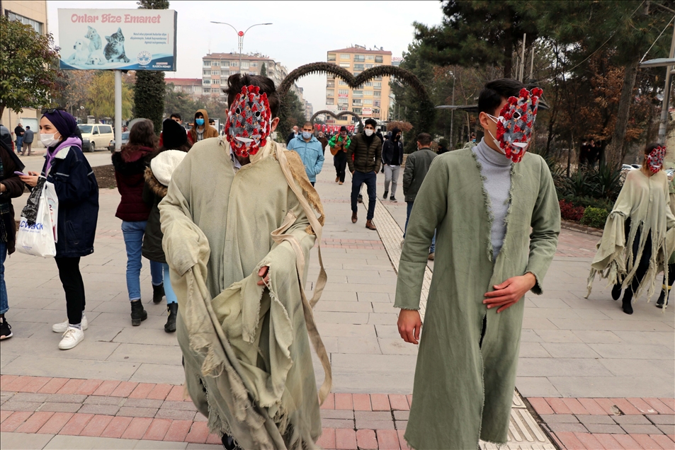 A theater in Turkey creates awareness on pandemic