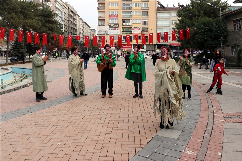A theater in Turkey creates awareness on pandemic