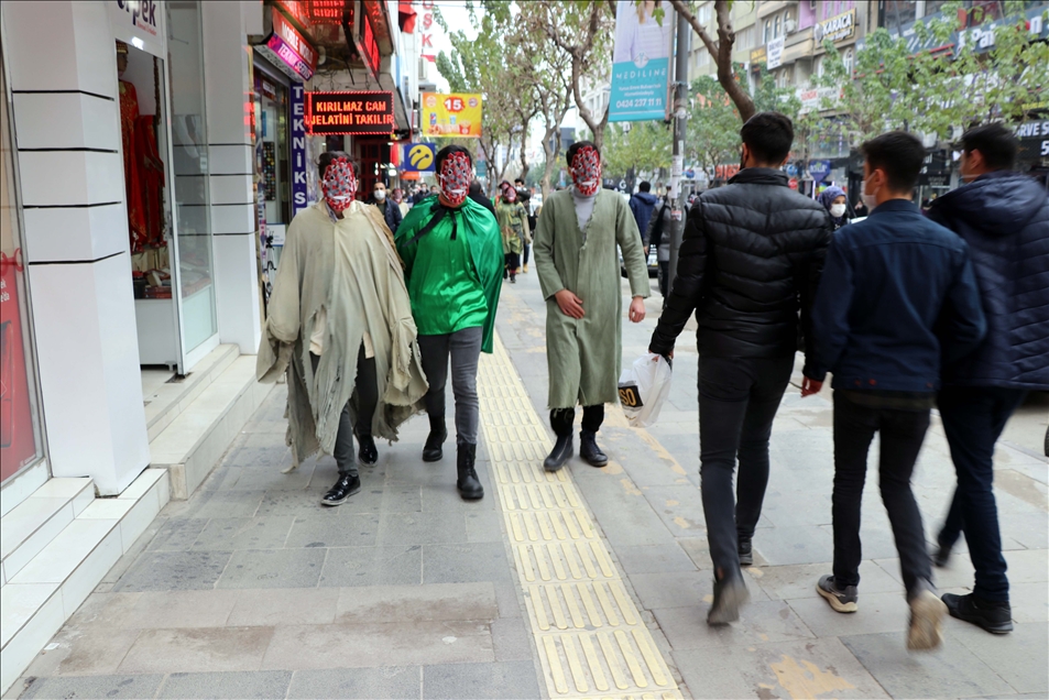 A theater in Turkey creates awareness on pandemic