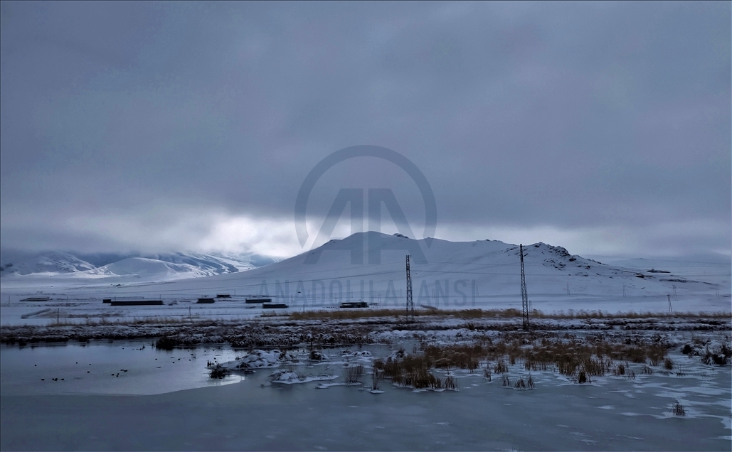 Özalp'ta kar güzel görüntüler oluşturdu