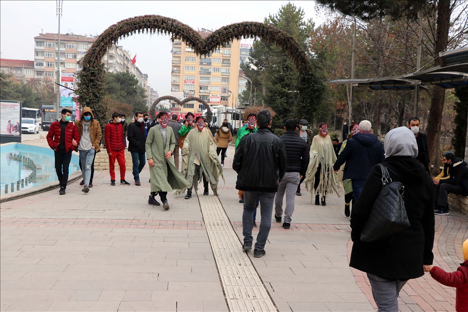 A theater in Turkey creates awareness on pandemic