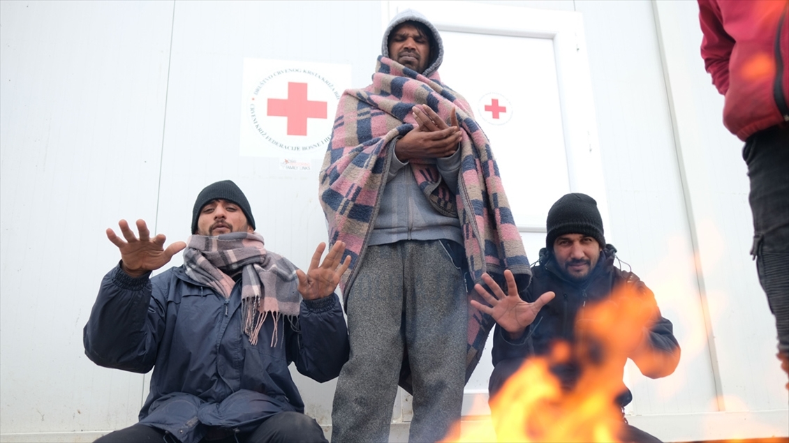 Bosna Hersek'teki göçmenler ağır kış şartlarında yaşam mücadelesi veriyor 4