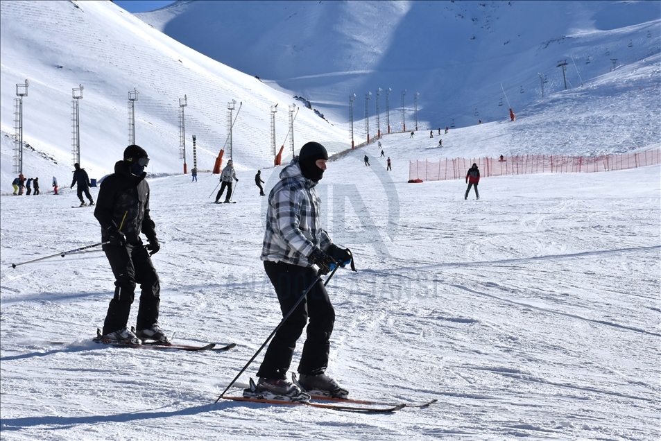 Rus ve Ukraynalı turistler Palandöken'e hayran kaldı