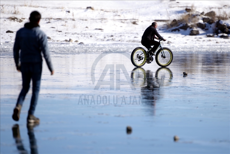 پایسكیلسواری لهسهر دهریاچه چڵدر