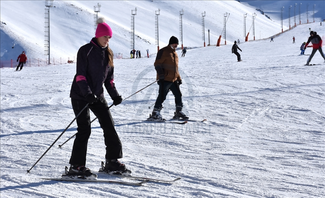 Rus ve Ukraynalı turistler Palandöken'e hayran kaldı