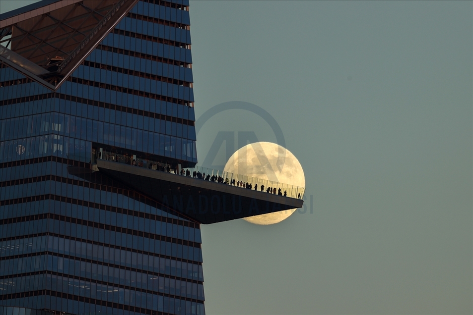 Así se ve la luna llena desde Nueva York, EEUU