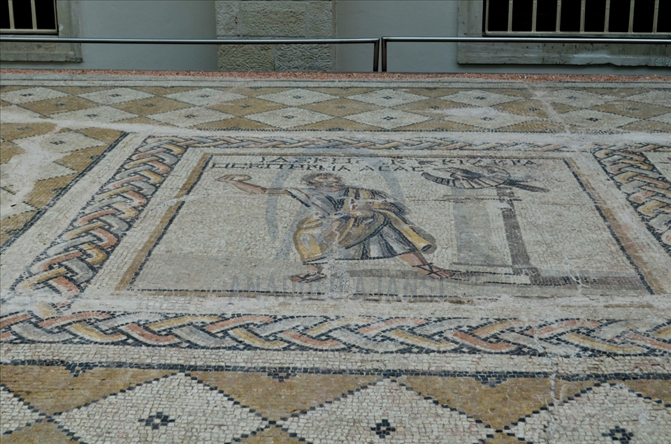 Mersin'de müzeye dönüştürülen eski adliye binası tarihe ışık tutuyor