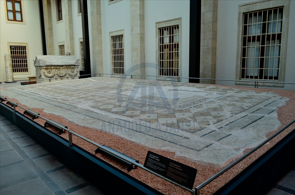 Mersin'de müzeye dönüştürülen eski adliye binası tarihe ışık tutuyor