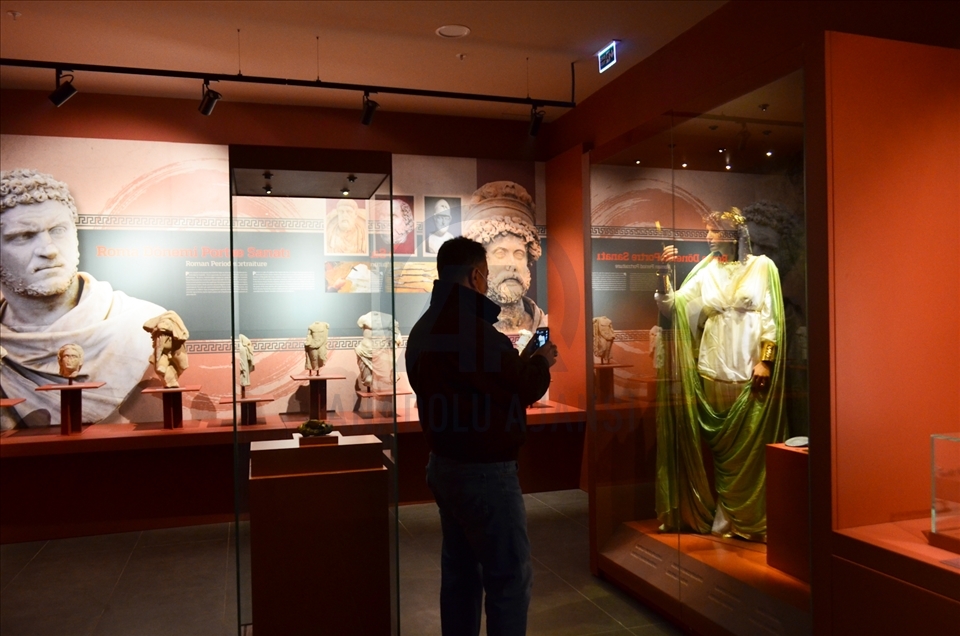 Mersin'de müzeye dönüştürülen eski adliye binası tarihe ışık tutuyor