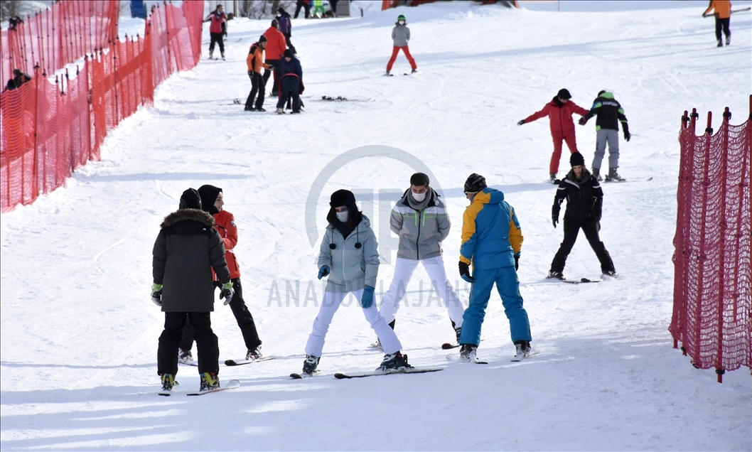 Rus ve Ukraynalı turistler Palandöken'e hayran kaldı
