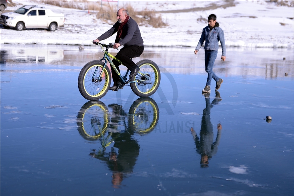 پایسكیلسواری لهسهر دهریاچه چڵدر