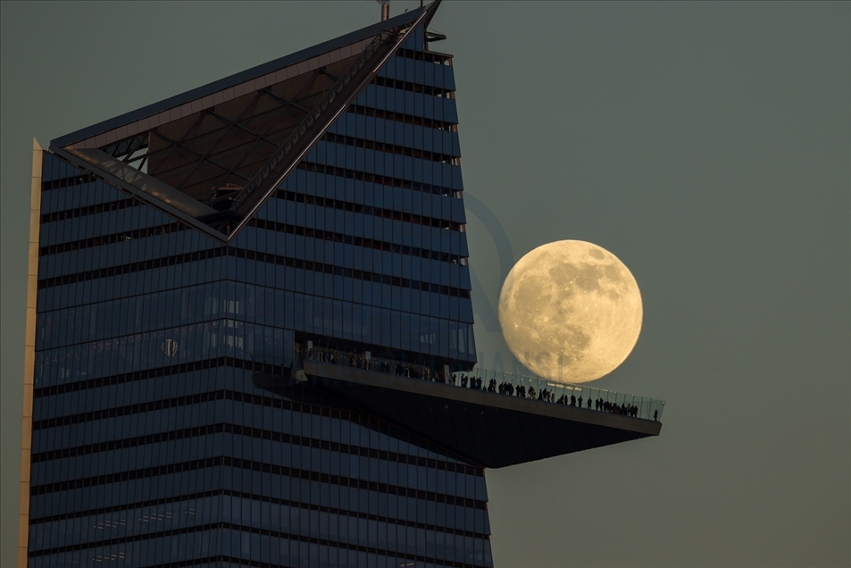 Así se ve la luna llena desde Nueva York, EEUU