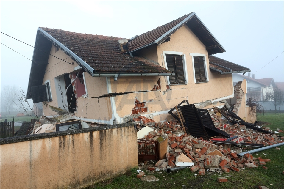 Hrvatska: Obitelji noć nakon potresa proveli u autima i u šatorima 