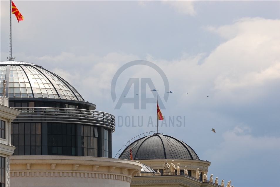 Американски воени авиони летаа над Скопје, поздравувајќи го членството во НАТО