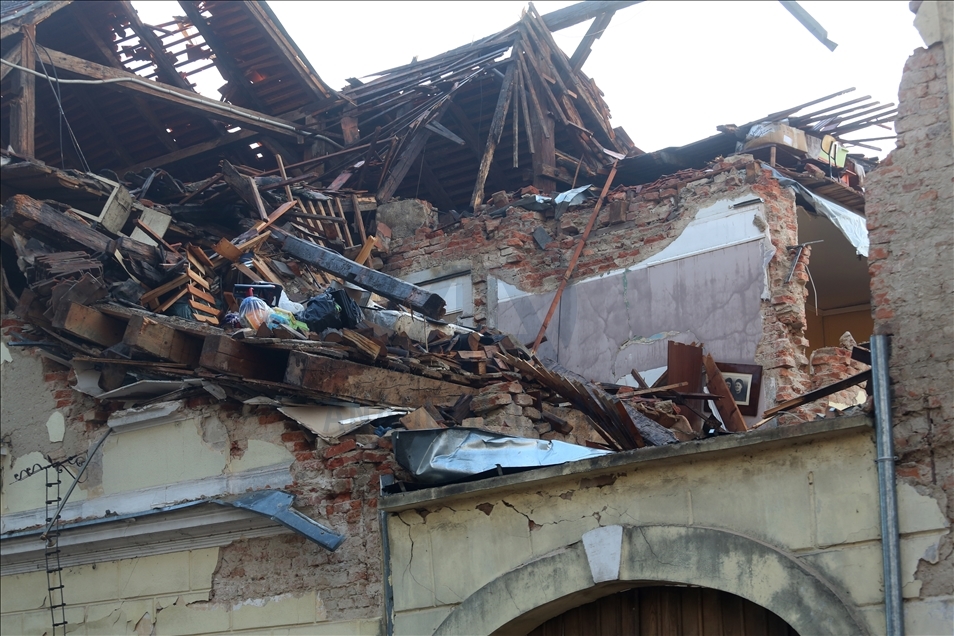 Hrvatska: Obitelji noć nakon potresa proveli u autima i u šatorima 