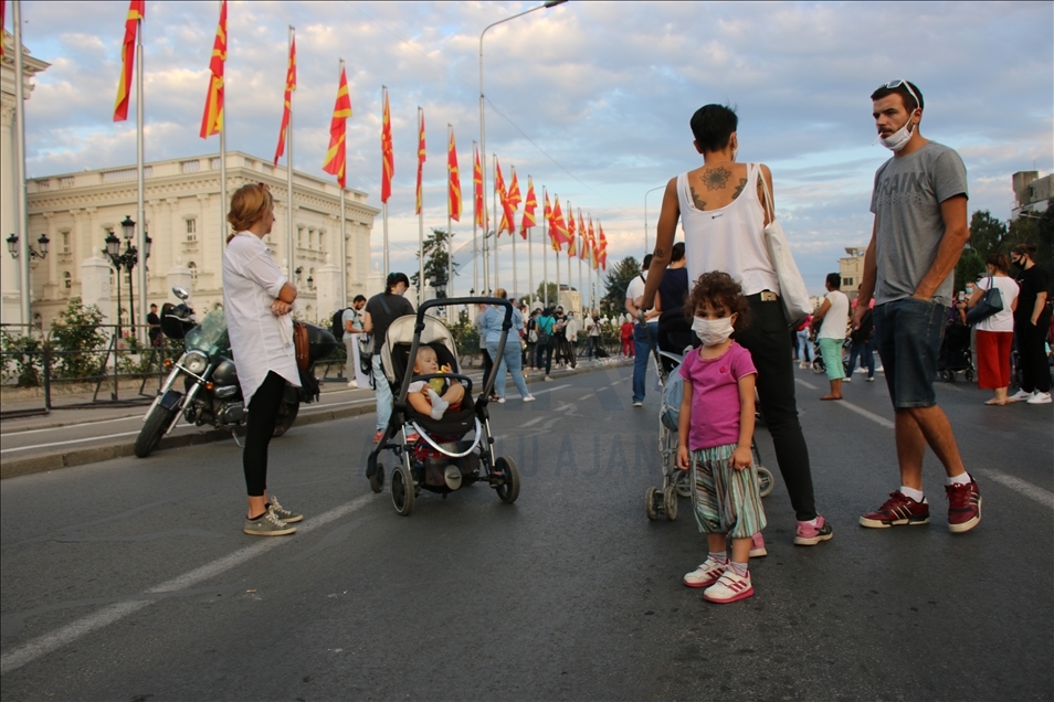 Protesta në Shkup, nënat kërkojnë vazhdimin e pushimit të lehonisë