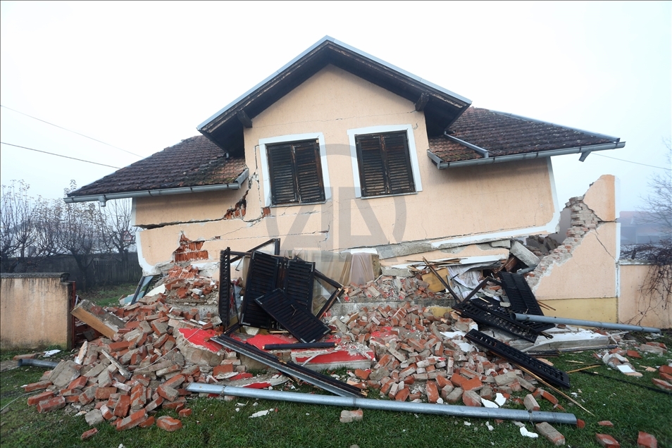 Kroaci, shumë familje pas tërmetit natën e kaluan në automjete dhe tenda