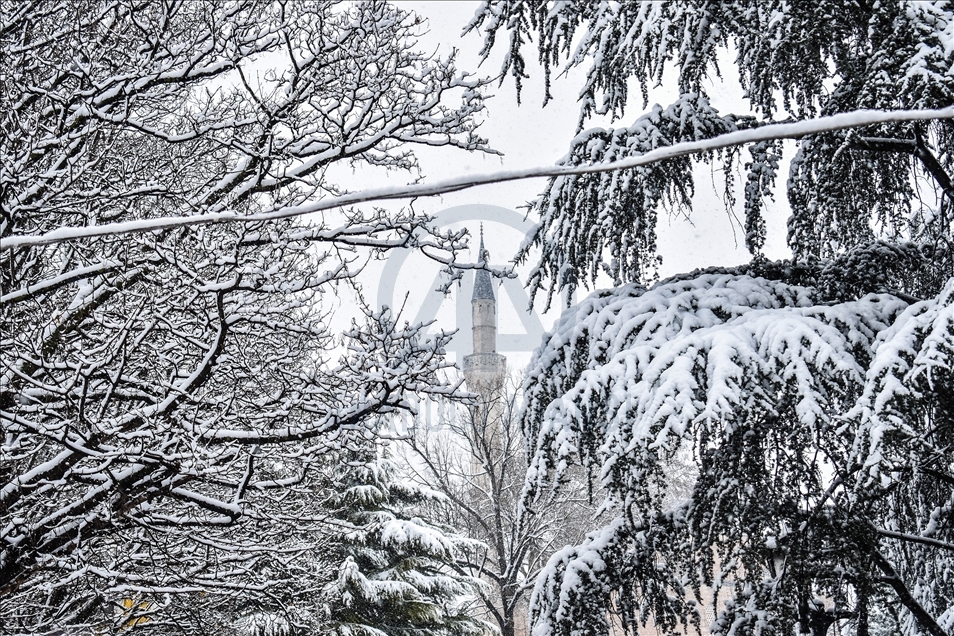 Shkup, bora në fillim të pranverës befason banorët e kryeqytetit