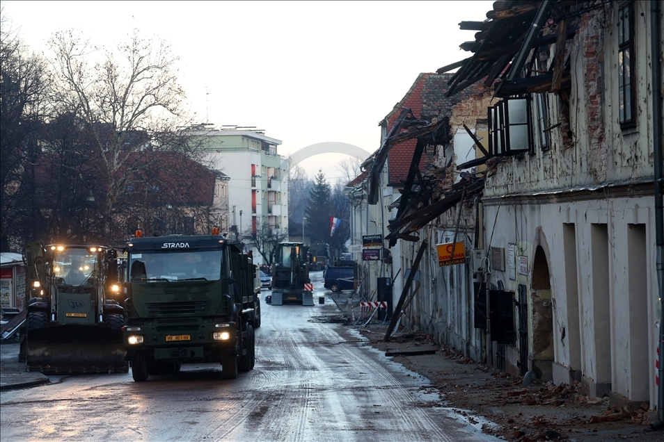 Kroaci, shumë familje pas tërmetit natën e kaluan në automjete dhe tenda