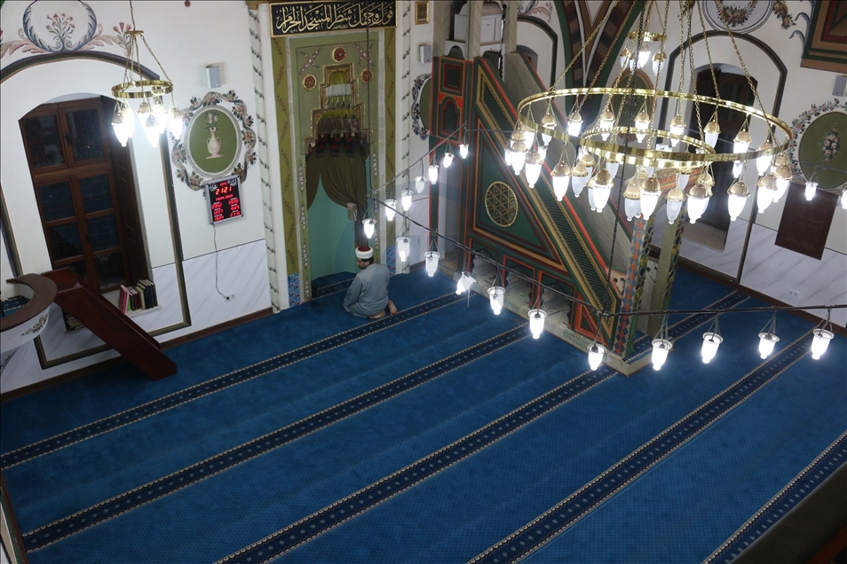 Xhamitë e Kosovës të zbrazura në teravinë e parë si pasojë e COVID-19