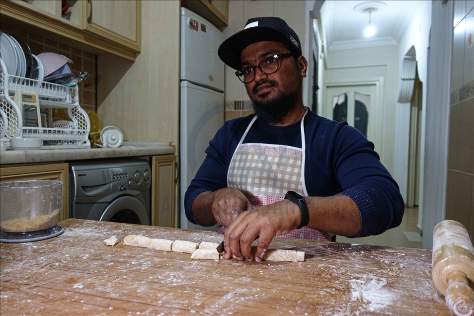 النيبالي "أنصاري".. من الهندسة إلى روائع المطبخ التركي