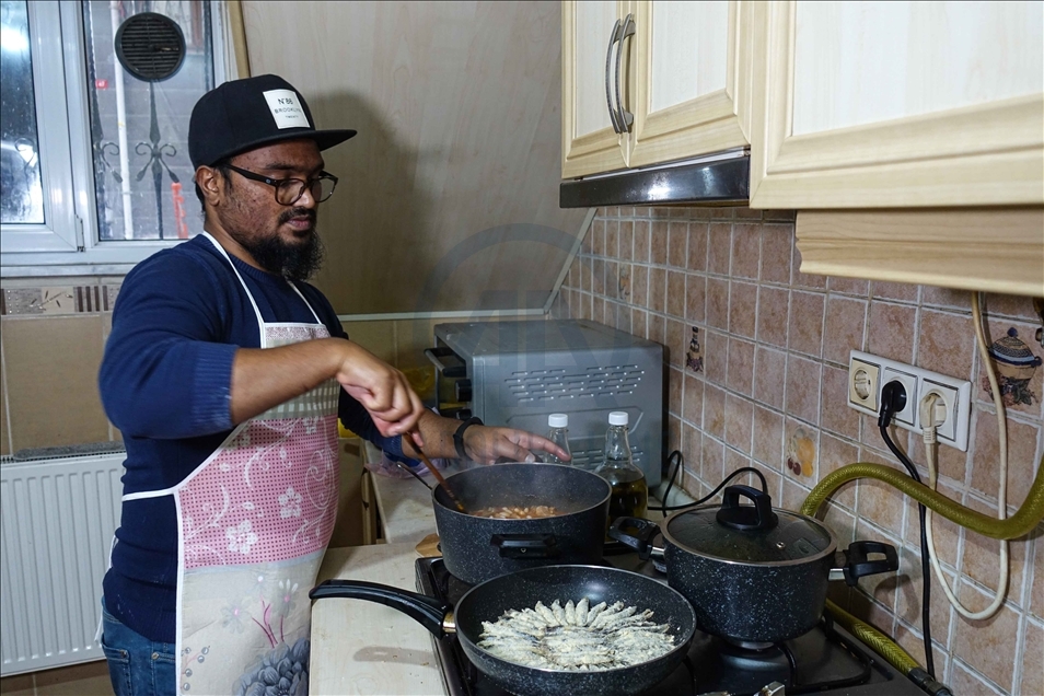 النيبالي "أنصاري".. من الهندسة إلى روائع المطبخ التركي