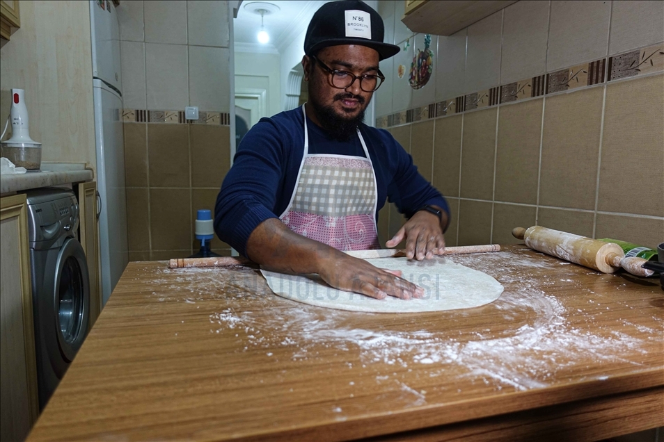 النيبالي "أنصاري".. من الهندسة إلى روائع المطبخ التركي