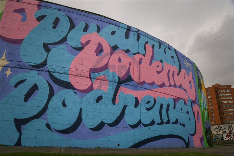 Con diferentes murales, colectivo de artistas de Colombia agradece a los trabajadores de la salud en Bogotá