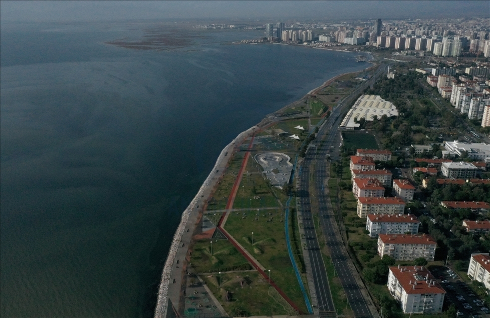 Ege'de 2021'in ilk gününde cadde ve sokaklarda sessizlik hakim