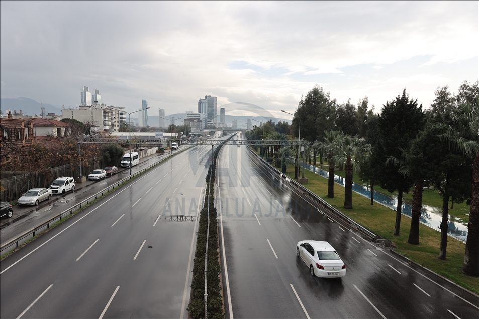 Ege'de 2021'in ilk gününde cadde ve sokaklarda sessizlik hakim